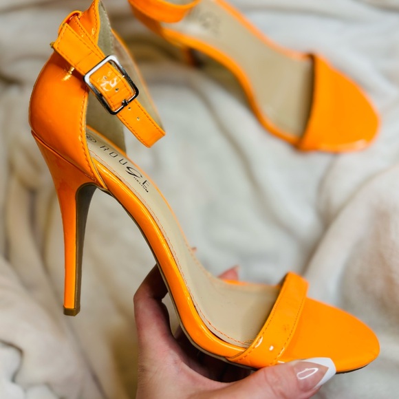 Neon Orange Heels Size 8 1/2 - Picture 2 of 11